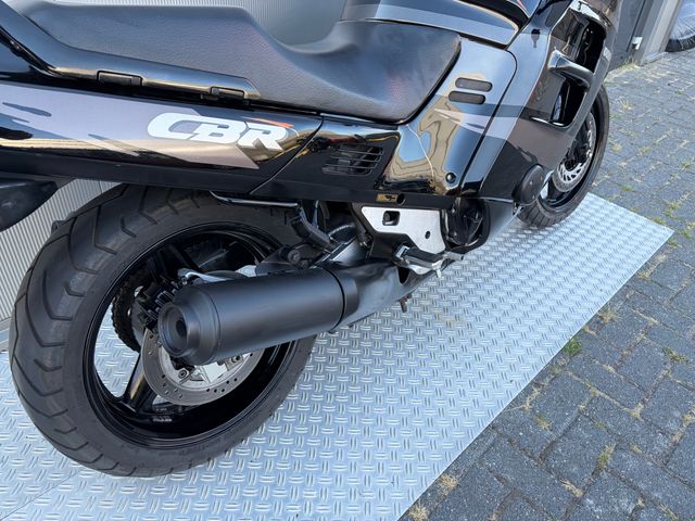 honda - cbr-1000-f