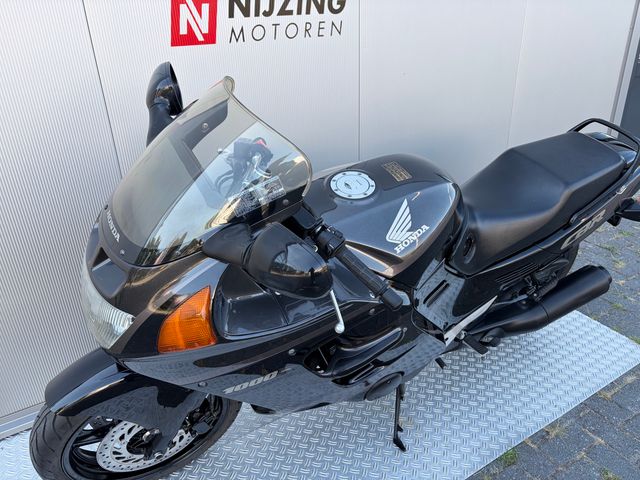 honda - cbr-1000-f