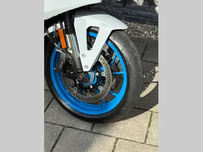SUZUKI GSX-8R – foto 2