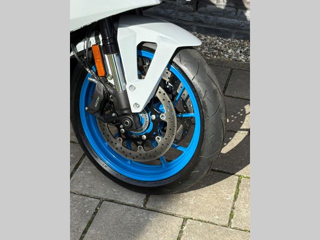 suzuki - gsx-8r