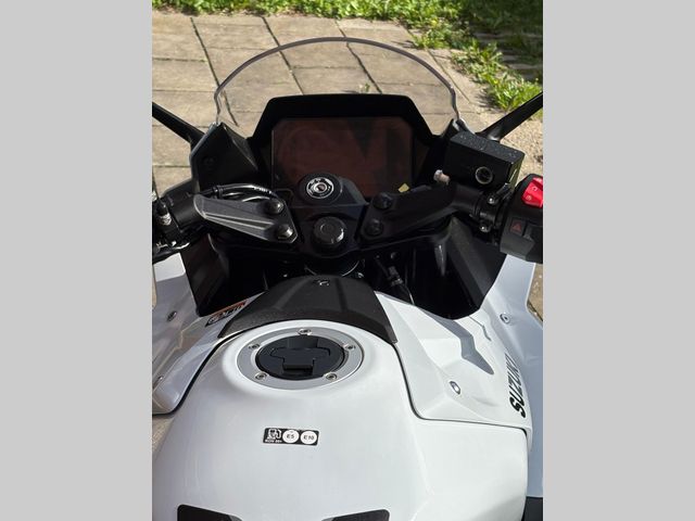 suzuki - gsx-8r