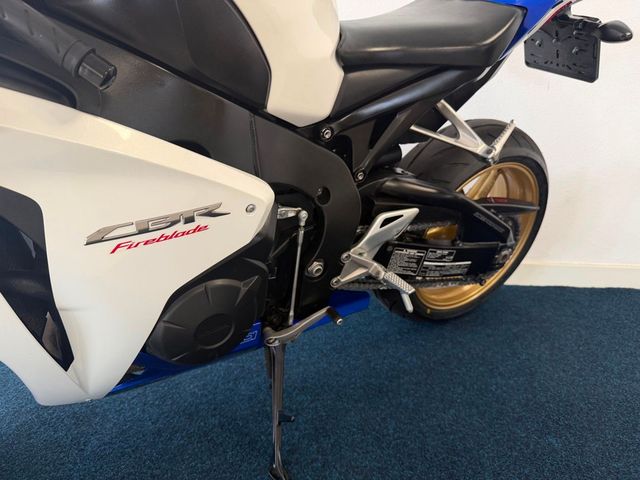 honda - cbr-1000-rr-fireblade