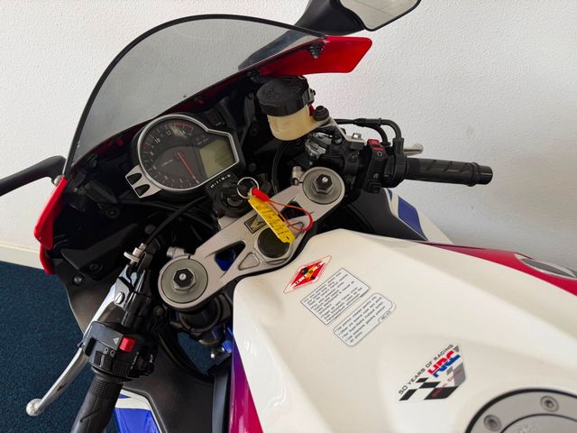 honda - cbr-1000-rr-fireblade