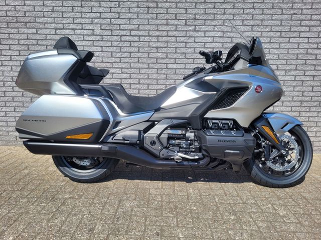 honda - gl-1800-goldwing-tour-dct