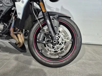 TRIUMPH STREET TRIPLE R ABS – foto 4