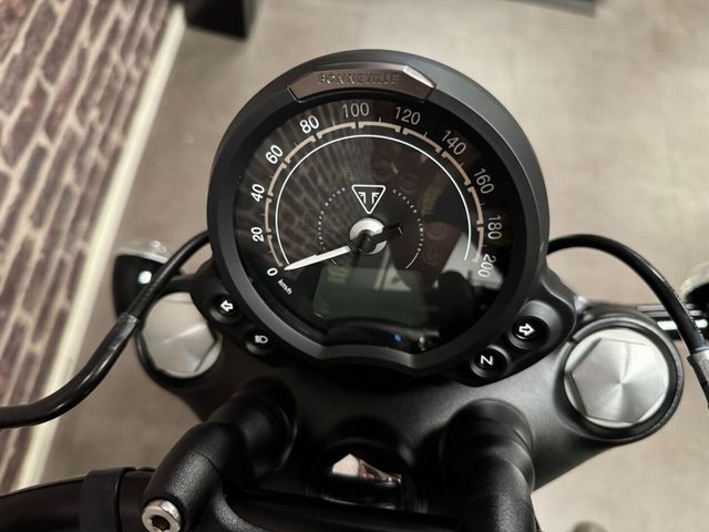 triumph - bonneville-bobber