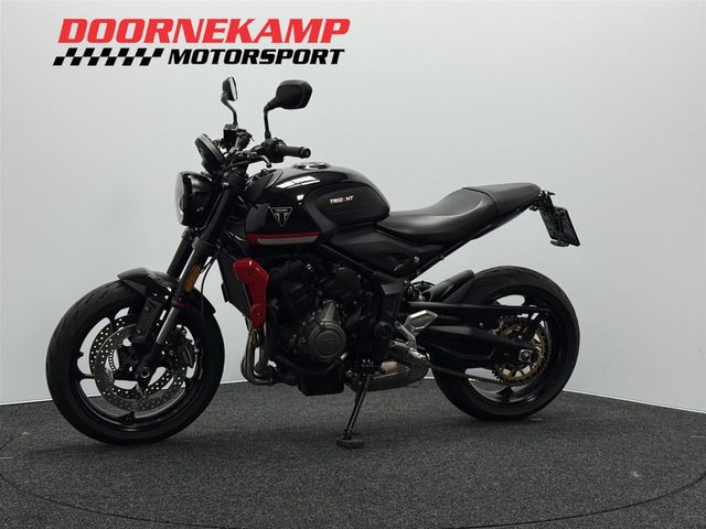 triumph - trident-660