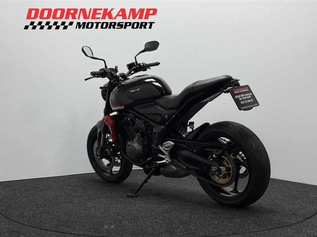 triumph - trident-660