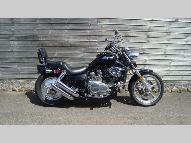 honda - vf-750-c-supermagna