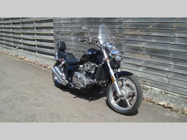 honda - vf-750-c-supermagna