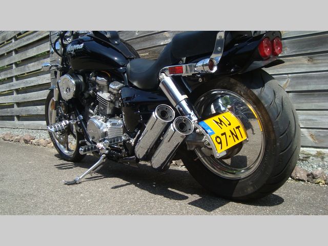 honda - vf-750-c-supermagna