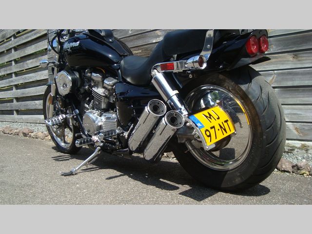 honda - vf-750-c-supermagna