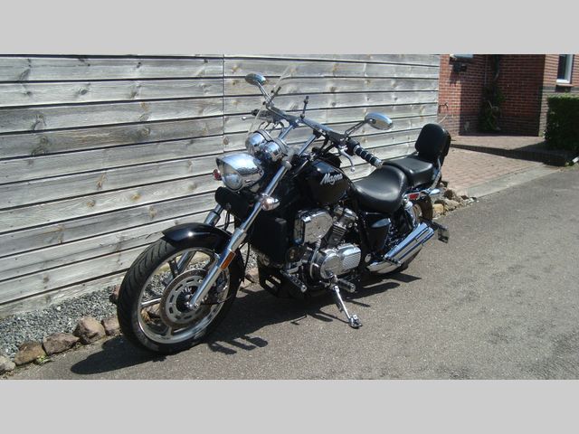 honda - vf-750-c-supermagna