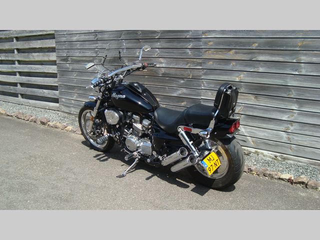 honda - vf-750-c-supermagna