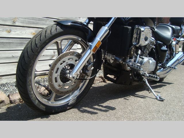 honda - vf-750-c-supermagna