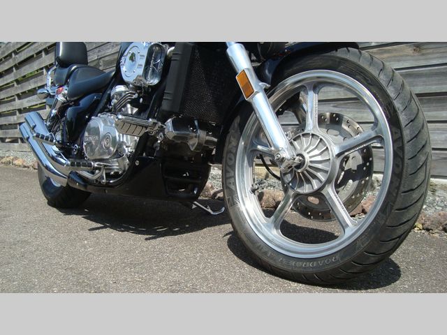 honda - vf-750-c-supermagna