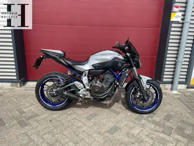 YAMAHA MT 07 ABS – foto 3