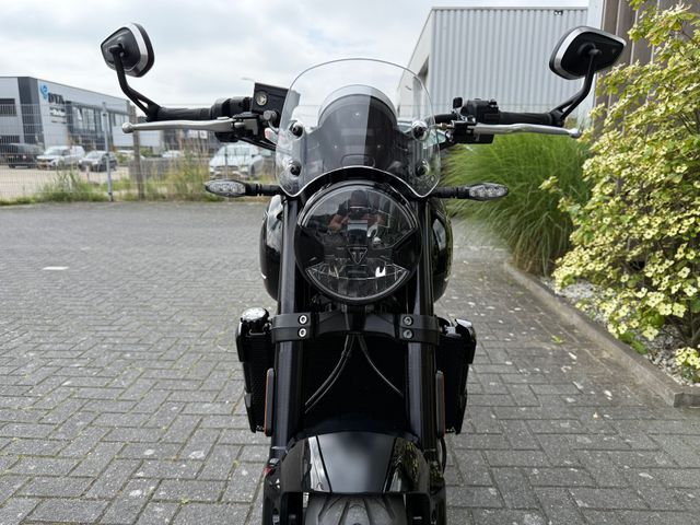 triumph - trident-660