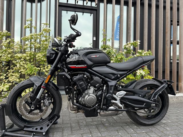 triumph - trident-660