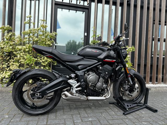 triumph - trident-660