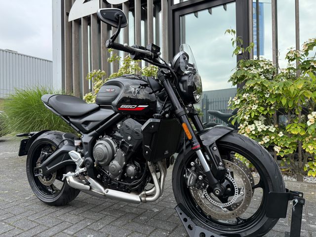 triumph - trident-660