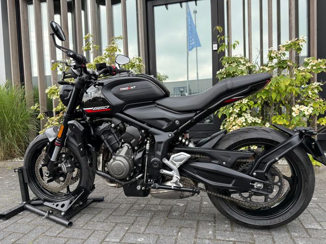 triumph - trident-660