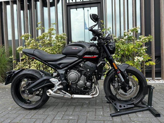 triumph - trident-660