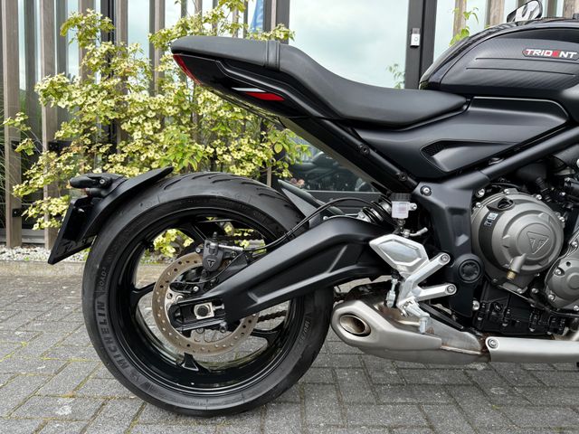 triumph - trident-660