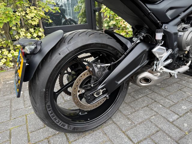 triumph - trident-660