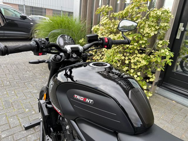 triumph - trident-660