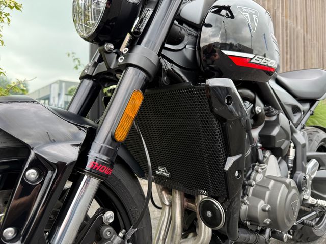 triumph - trident-660