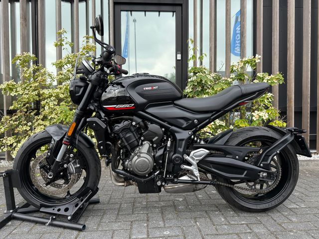triumph - trident-660