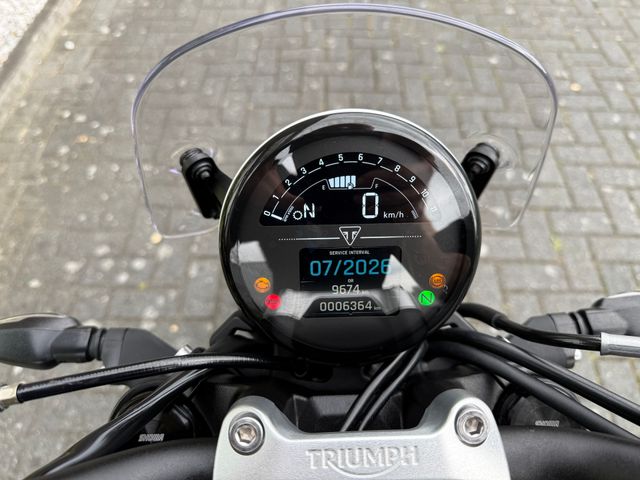 triumph - trident-660