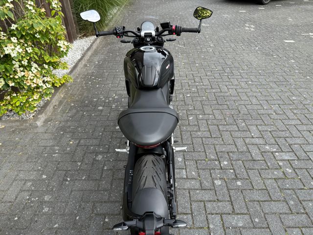 triumph - trident-660