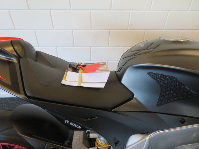 aprilia - rsv-4-r-aprc