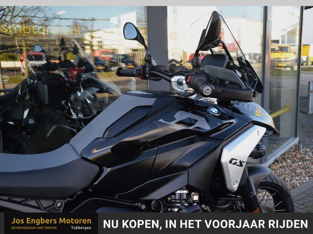 bmw - r-1300-gs-triple-black