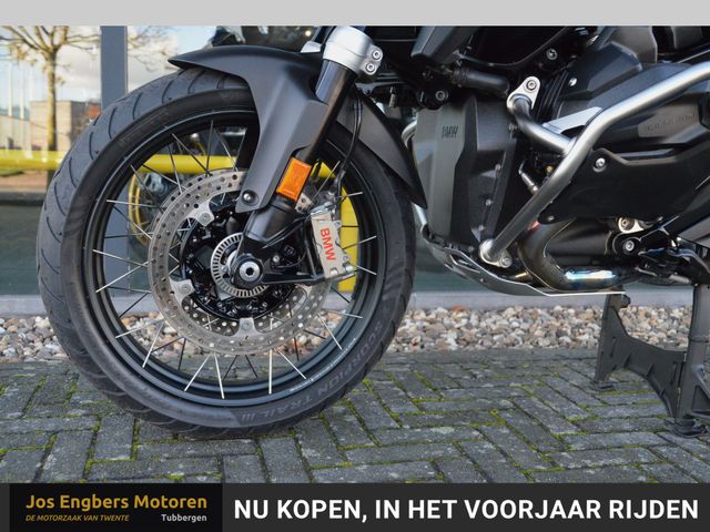 bmw - r-1300-gs-triple-black