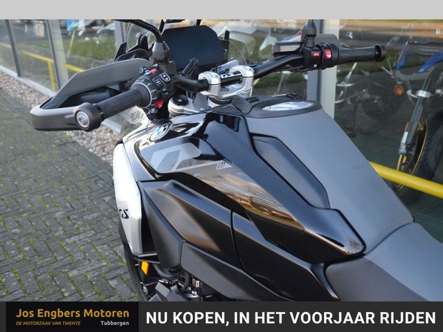 bmw - r-1300-gs-triple-black