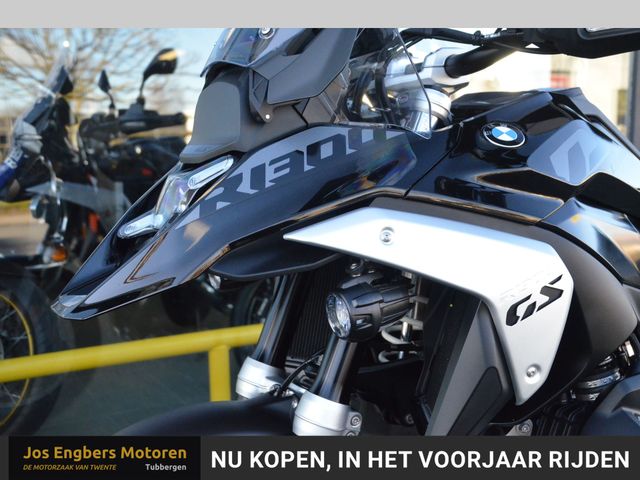 bmw - r-1300-gs-triple-black