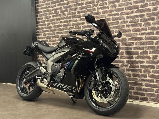 triumph - daytona-660