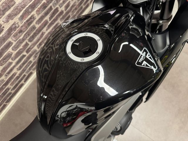 triumph - daytona-660