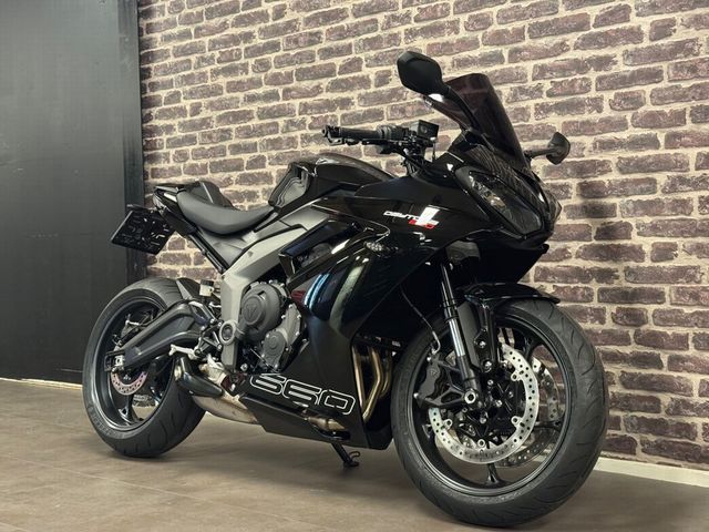 triumph - daytona-660