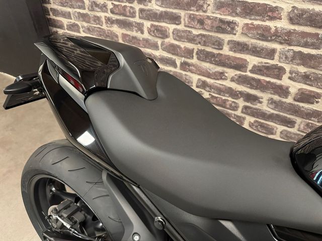 triumph - daytona-660