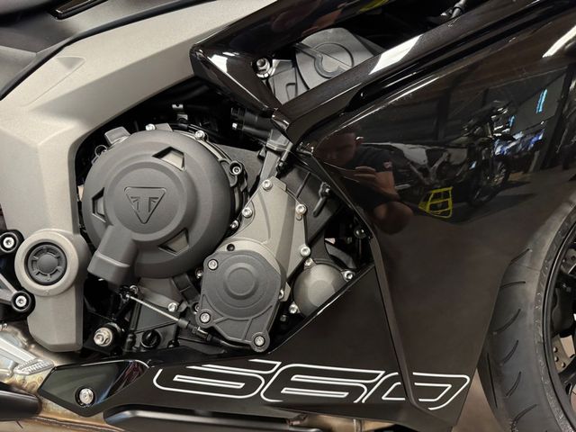 triumph - daytona-660