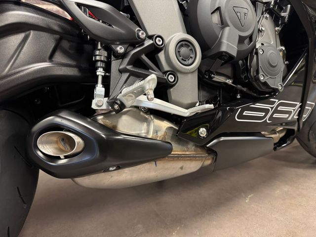 triumph - daytona-660