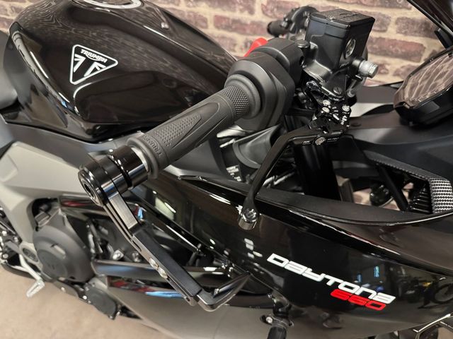 triumph - daytona-660