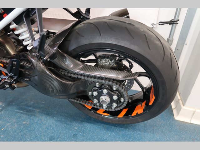 ktm - 1290-super-duke-r
