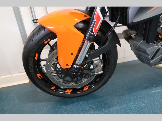 ktm - 1290-super-duke-r