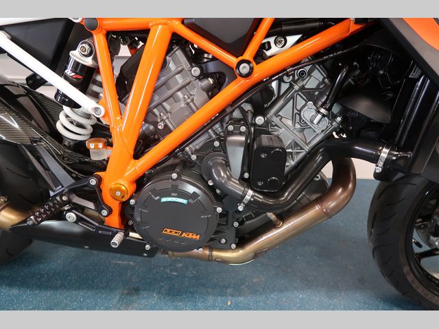 ktm - 1290-super-duke-r