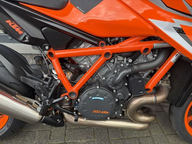 ktm - 1290-super-duke-r